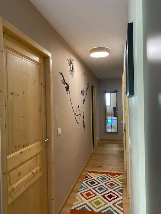 Gorgeous 2 Bedroom, 2 Full Bath, Ski In Apartment! Winner Of 2025 And 2024 Traveller Award! Морзін Екстер'єр фото