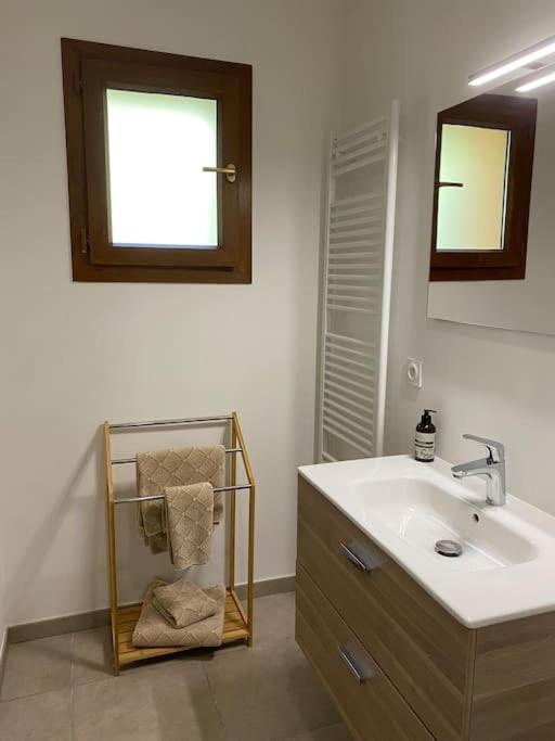 Gorgeous 2 Bedroom, 2 Full Bath, Ski In Apartment! Winner Of 2025 And 2024 Traveller Award! Морзін Екстер'єр фото