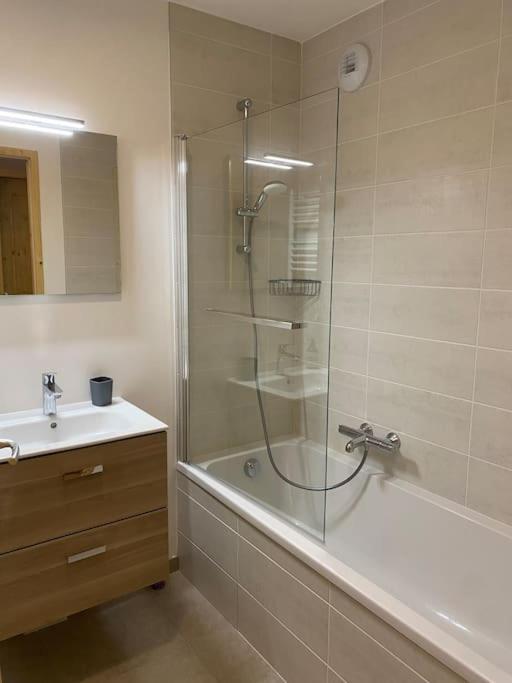 Gorgeous 2 Bedroom, 2 Full Bath, Ski In Apartment! Winner Of 2025 And 2024 Traveller Award! Морзін Екстер'єр фото